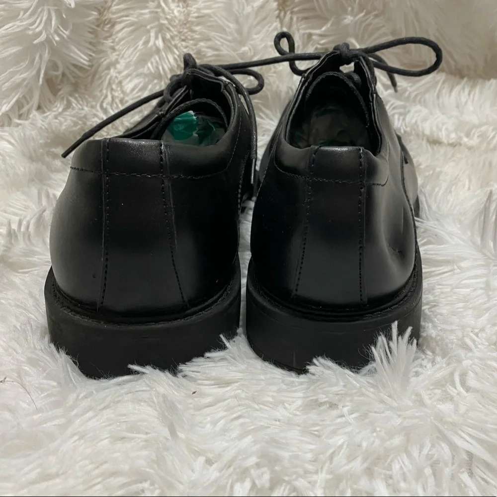 G.H. Bass & Co. Men's black square toe dress shoes size 9.5